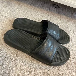 black nike slides men’s size 9